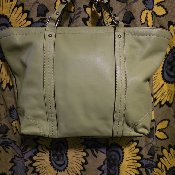 Coach Gallery Tote in a lime green (sometimes referred to as "pear") leather. - Picture 6 of 9